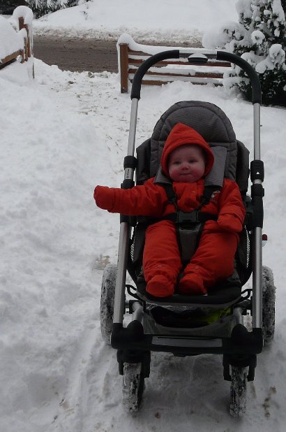 wandelwagen in de sneeuw